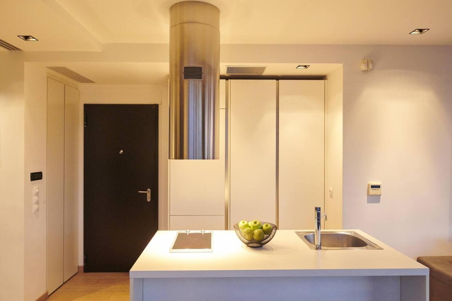 Ma Maison Nο 4, Downtown Loft , Short Walk To Acropolis, Ultra High Speed Internet 500 Mbps, Parking Upon Request, 1' From Metro Station Athén Kültér fotó