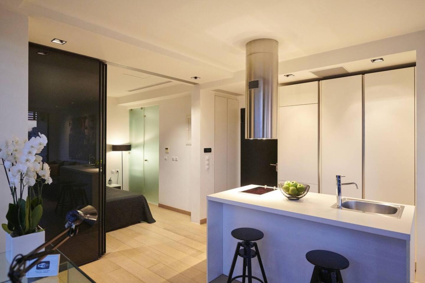 Ma Maison Nο 4, Downtown Loft , Short Walk To Acropolis, Ultra High Speed Internet 500 Mbps, Parking Upon Request, 1' From Metro Station Athén Kültér fotó
