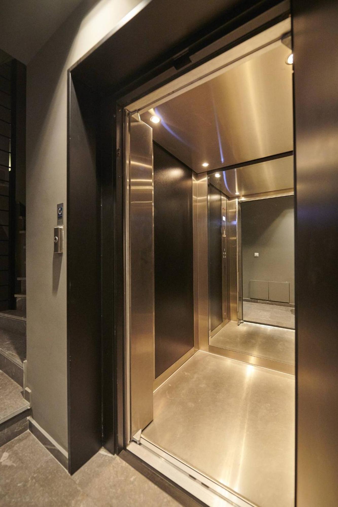 Ma Maison Nο 4, Downtown Loft , Short Walk To Acropolis, Ultra High Speed Internet 500 Mbps, Parking Upon Request, 1' From Metro Station Athén Kültér fotó